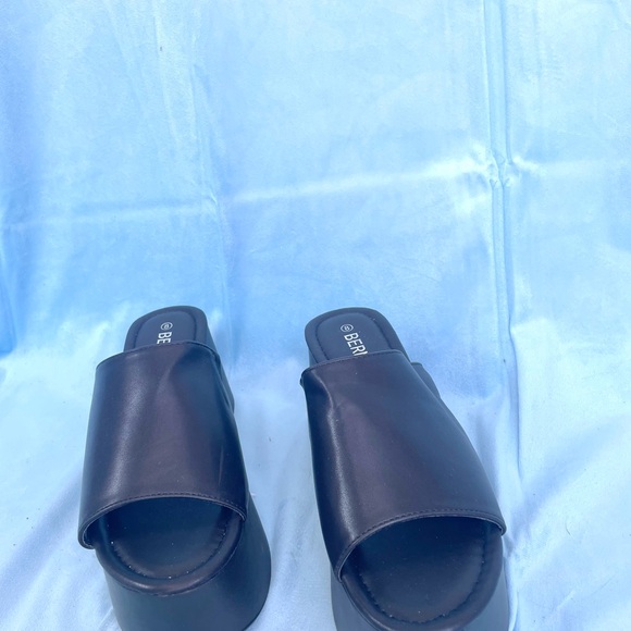 Black Faux Leather Berness Mega Platform Slide - Picture 5 of 5